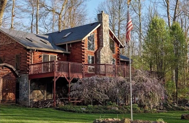 Cozy 3-bedroom cabin in charming New Carlisle with WiFi
