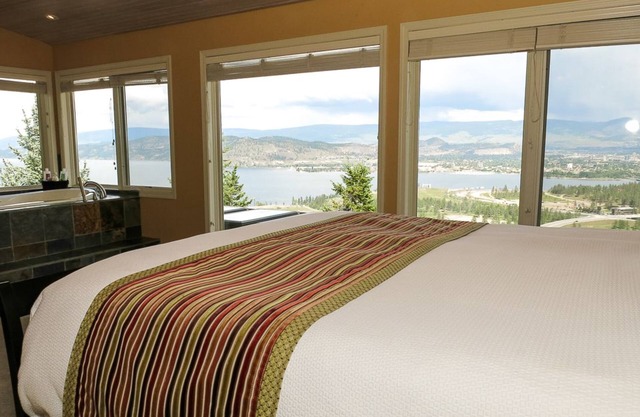 A View of the Lake Bed & Breakfast