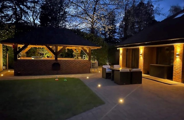 A Warm Welcoming Cosy Bungalow, 10 mins to Windsor