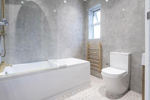 A wonderful and spacious house in a charming road
