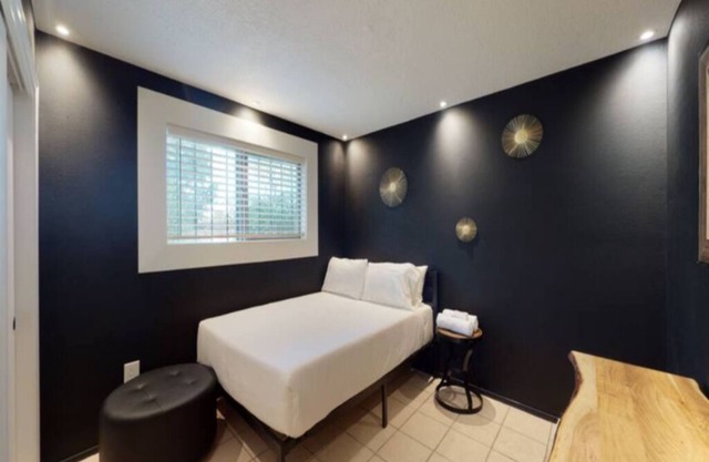 A1 Beautiful and Modern Design with 2 King beds.