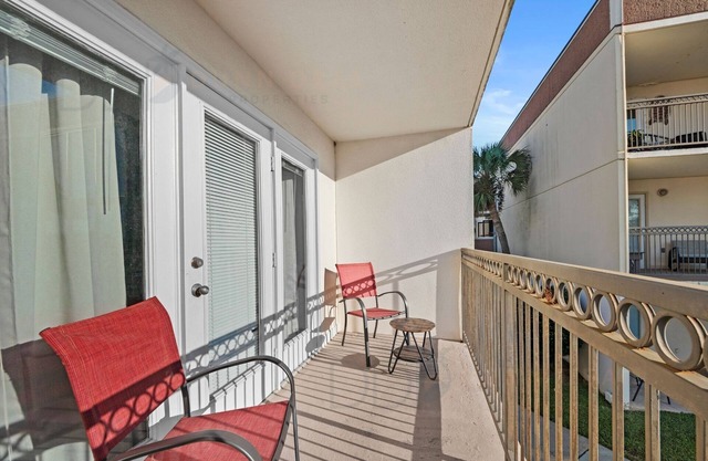 A222 Ocean Club Villa A short walk to the beach