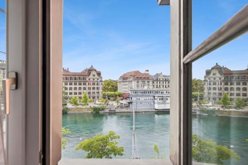 Aaacentralriversidepenthousewbalcony&waterview