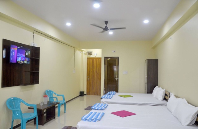 Aapkaujjain Homestay Stay peacefully,relax,& Enjoy Very suitable for family