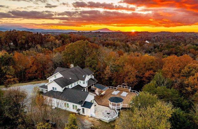 Aaron Branch Estate*22Acre*Weddings*sleeps34*POOL*Theater*Hot Tub