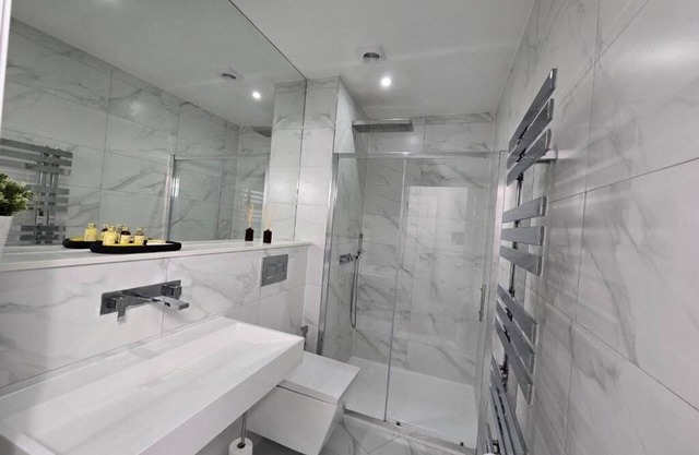 Abbey Corner By Nivaas 3 : One-Bedroom Premier Apartment