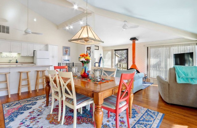Charming 2-bedroom townhome with fitness room and WiFi in Fontana-on-Geneva Lake