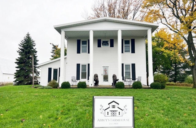 Abbey's Farm House 15 minutes from Dells