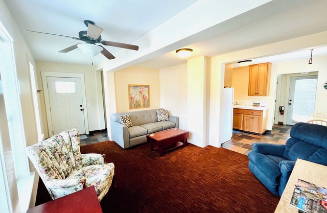 Abbott's Cottages- The Wren. 1 bedroom within walking distance to downtown