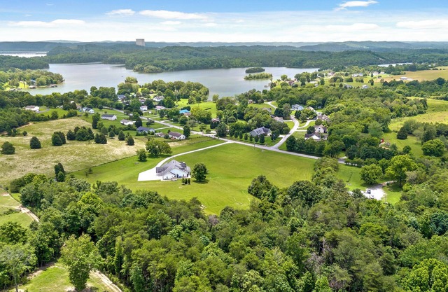 Abby Mae Country Home 6Bedroom, 7Bath on 13 Acres in Rhea County