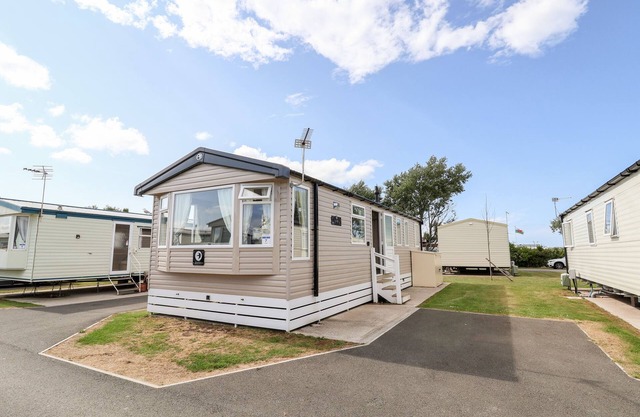 ABCVAN, family friendly, with a garden in Towyn