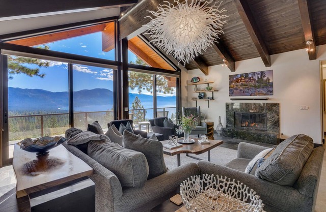 Au-dessus et au-delà - Incline Village Lakeview: 4 BR / 8 BA cinq chambres à coucher dans Incline Village, 12 personnes