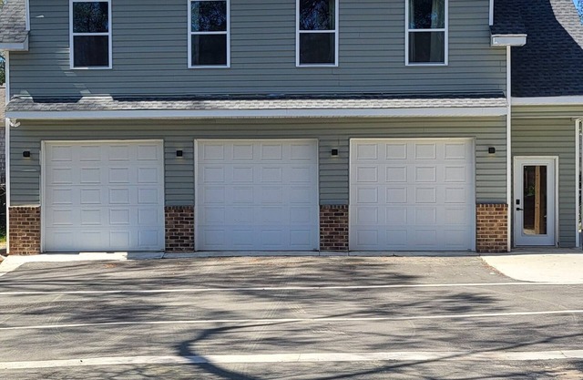Above Garage Apartment - Fully Equipped 2 bedroom, 1 bath.