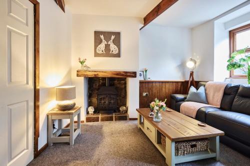 Above Rubies- The Old Shuttleworks, Cozy Cottage