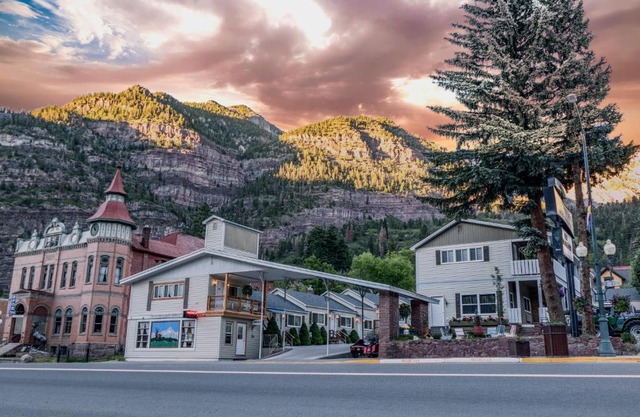 Abram Inn & Suites