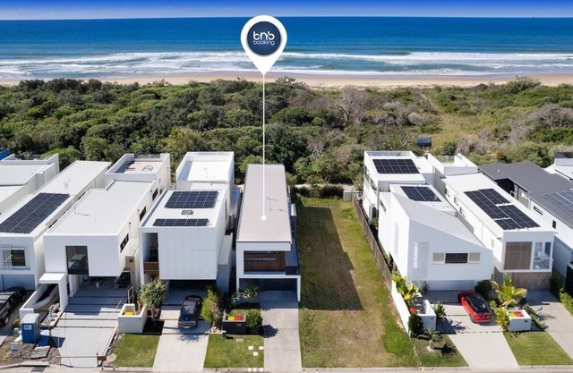 Absolute Beachfront Marcoola 4Bd, Heated Spa