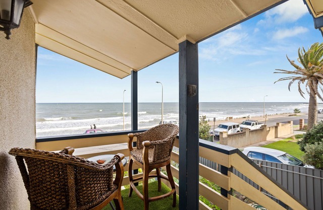 Absolute Beachfront With Balcony Overlooking the Sunset. horizon235