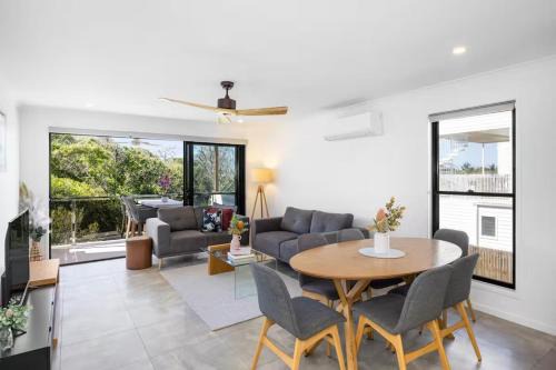 Absolute Beachfront Marcoola 4Bed, Heated Spa