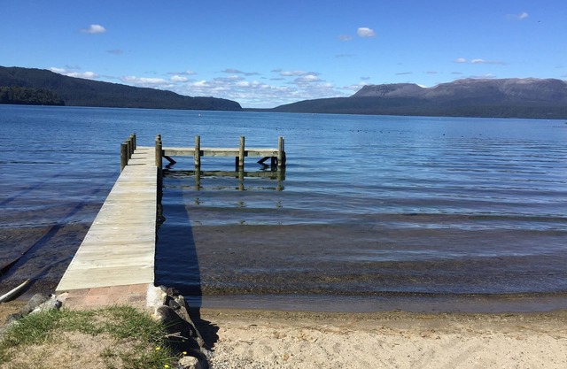BORD DE LAC ABSOLU, PELOUSE PLATE & JETTY
