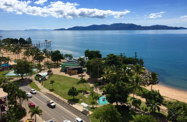 Absolute Seaside Strand studio, Balcony, Pool, Free parking &WiFi, self checkin