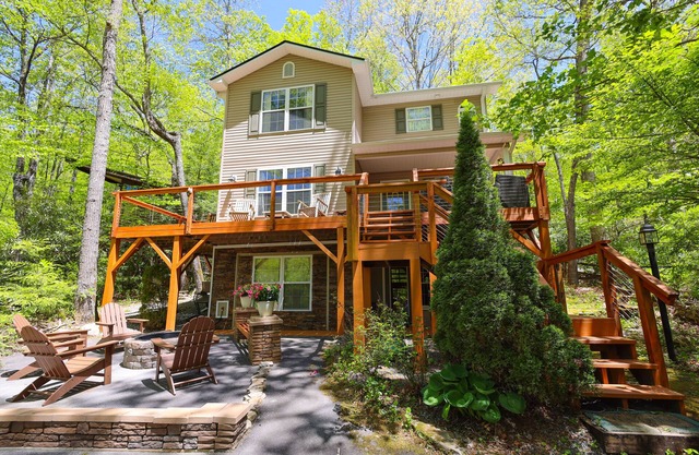 Abundant Peace | Montreat Home with Fire Pit, Gas Grill & Mountain Views!