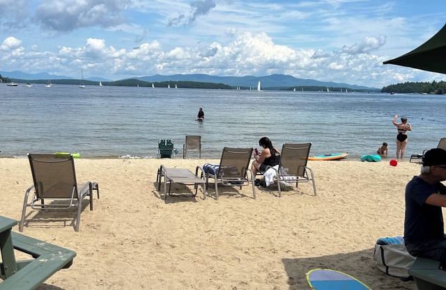 Abut BNH Pavilion private beach & pool 1st floor internet &TV queen bed & sofa