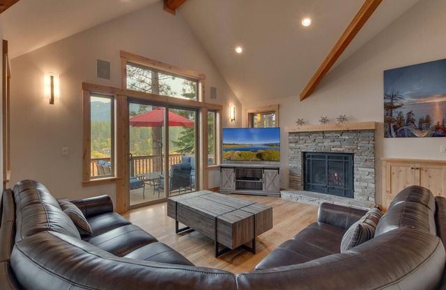 AC, Slot Machine, Skeeball, Bubble Hockey, Shuffleboard, Spa, +Meadow Views – Meadow View Estate