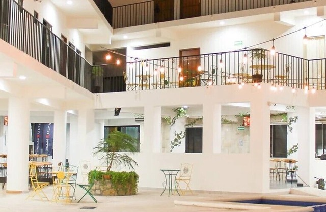 Acacia Hotel