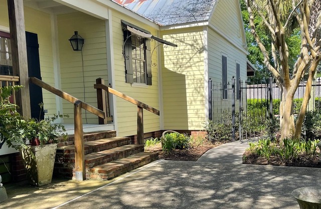 Maison de style acadien avec jardin privé, piscine, grill à Breaux Bridge