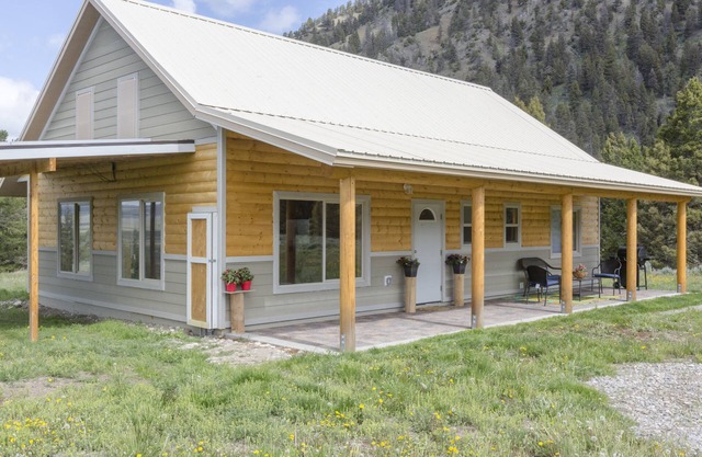 NOUVEAUX TARIFS BAS - Cabine avec façade sur la rivière Madison