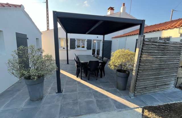 Gîte accessible PMR avec jardin clos, terrasses et proche Vélo Rail à Commequiers