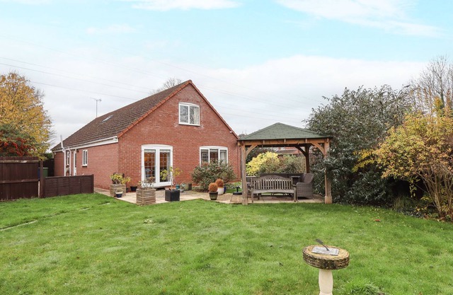 ACER COTTAGE, family friendly, with a garden in Wyberton