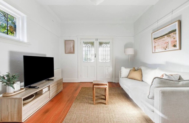 Acland Art Deco Coastal Chic by St Kilda Beach