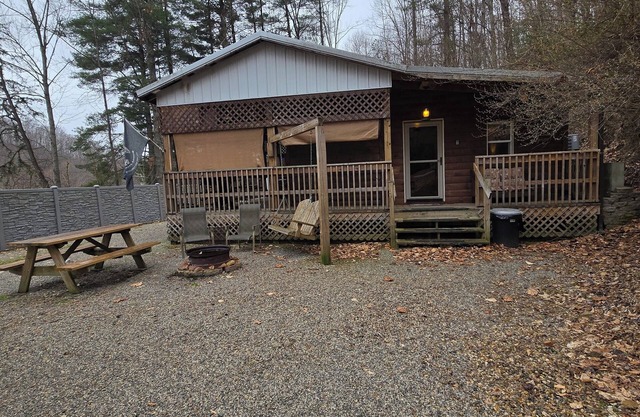 Acorn Cottage located in Hocking Hills