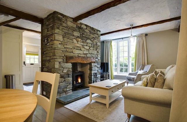 ACORN COTTAGE, pet friendly, with open fire in Grasmere
