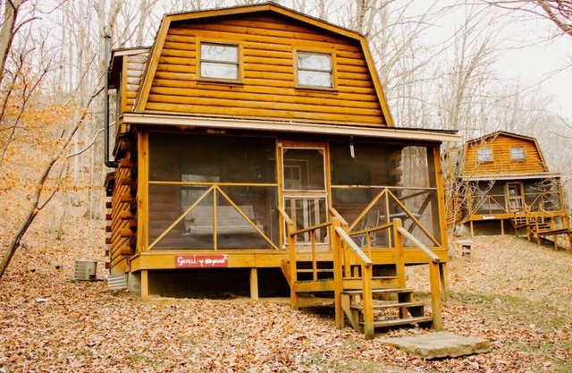 Acorn House Cabin - Minutes Away From Patoka