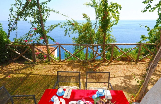 Cottage panoramique à Amalfi dans ancienne villa avec vue imprenable, terrasse privée