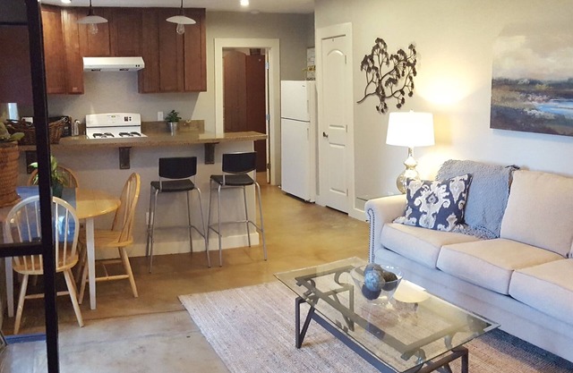 En face de BART, Nouvelle construction1 Bd / 1Ba-Private