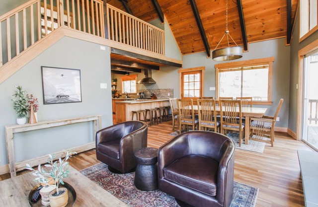 Across from Blue Lake Springs Pool! Private Hot Tub, EV charger, Pets Ok!