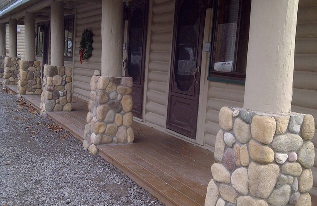 Across from Otsego Lake /Beach access across the street! 2 Queen Beds