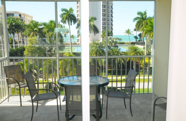 En face de la plage - 2 Bed 2 Bath Condo avec vue!