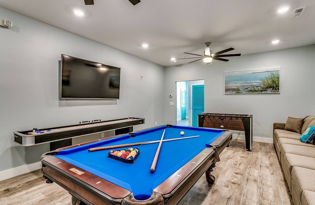 Date de la dernière grande salle de cinéma maison de luxe / jeu / piscine privée / accès à la plage