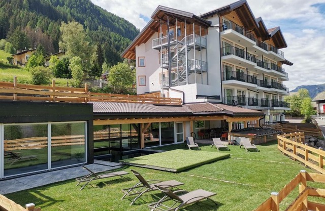 Active Alm Hotel