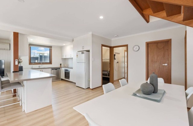 Acute, Home in Goolwa South