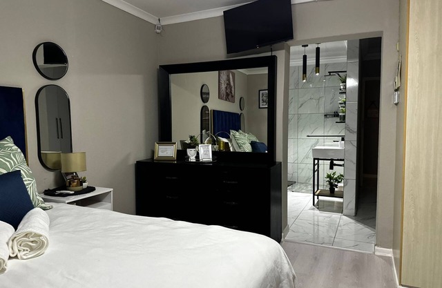 Acuvea In - Modern and electricity backed up 3bedroom & 2 full bathroom house.