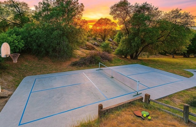Yosemite Getaway for Families & All Abilities, Pickleball, Games, and Comfort