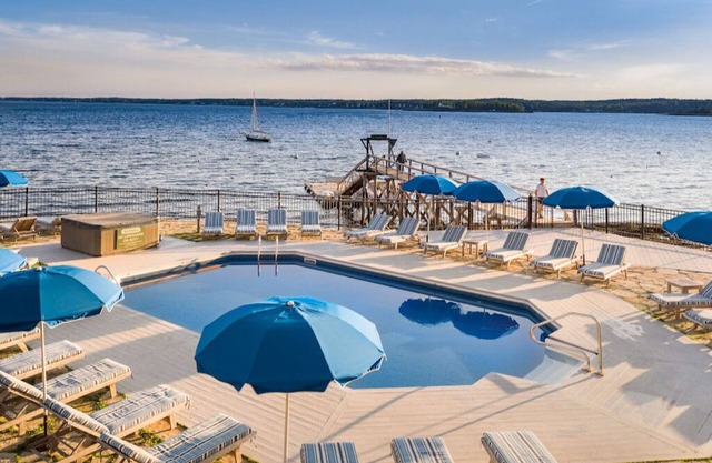 Partial Ocean Views! ADA Room with Fireplace+Porch