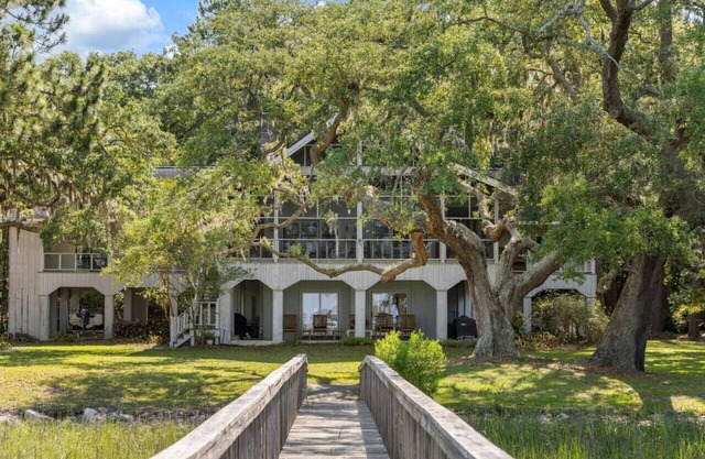 Adam's Creek Home, Deep Water on River and Wetlands with Floating Dock