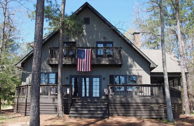 Addie’s Place on Beautiful Lake Martin in Real Island Area