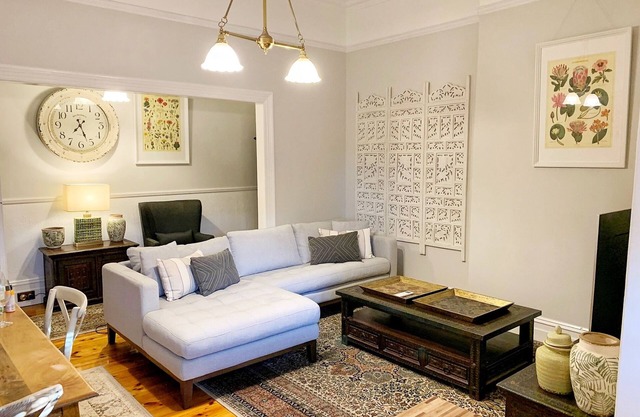 Adelaide 5 Star Luxury Colonial Apartment at Hollidge House
